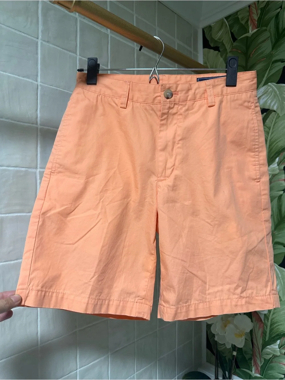 Vineyard Vines Club Shorts in solid orange, size 28